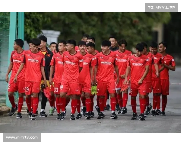 欧冠附加赛球队旅行安排，客场适应训练计划执行