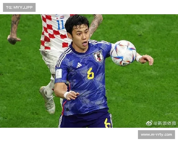 日本队长远藤航重伤被担架抬下掩面落泪，33岁老将仍起身防守