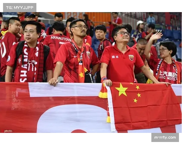 特写：克莱蒙降级后，球迷在看台久久不愿离去